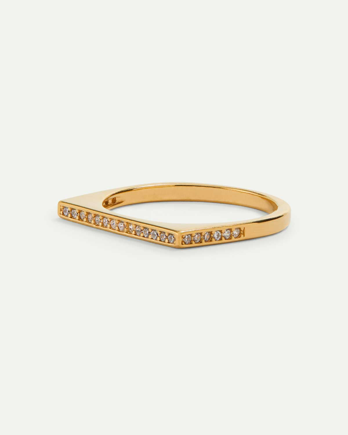 Anillo forma cuadrada con circonitas dorado