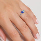 Mano con anillo Coretta Silver