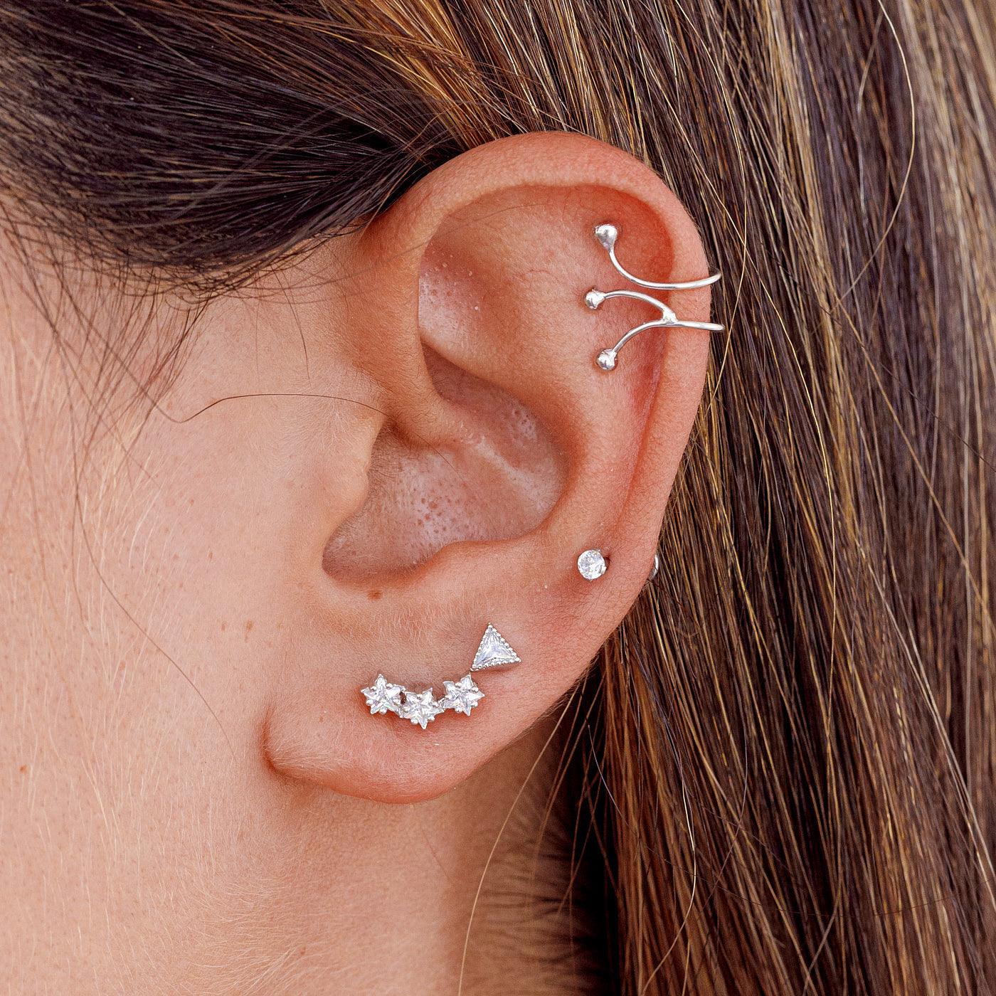 Modelo Oreja Pendiente Triángular de Acero Quirúrgico con Circonitas Blancas