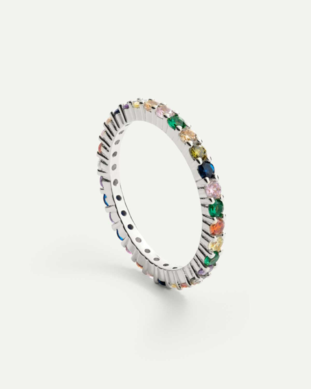 Ring mit farbigen Zirkonen in Silber