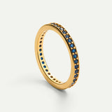 Goldring mit blauen Steinen