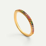 Goldener Ring mit mehrfarbigen Steinen