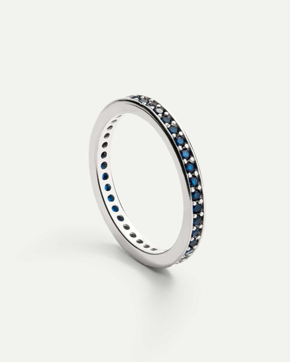 Bague en argent avec zircon bleu