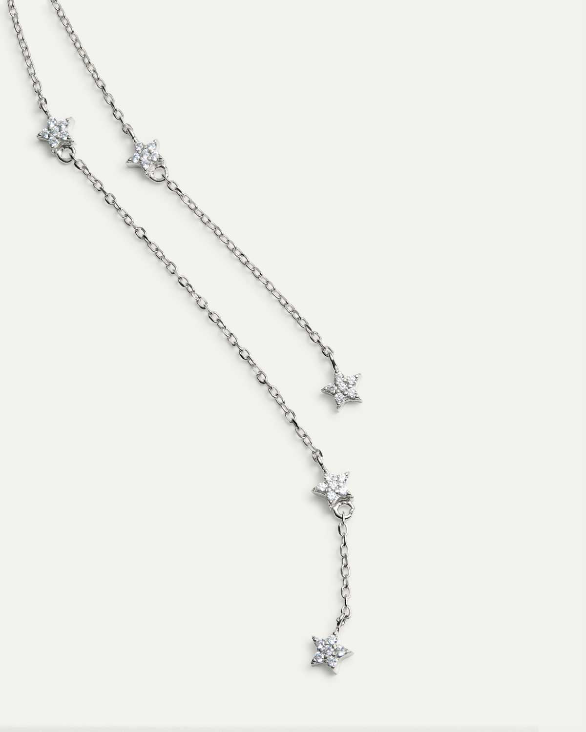 Orecchini lunghi con catene e piccole stelle con strass