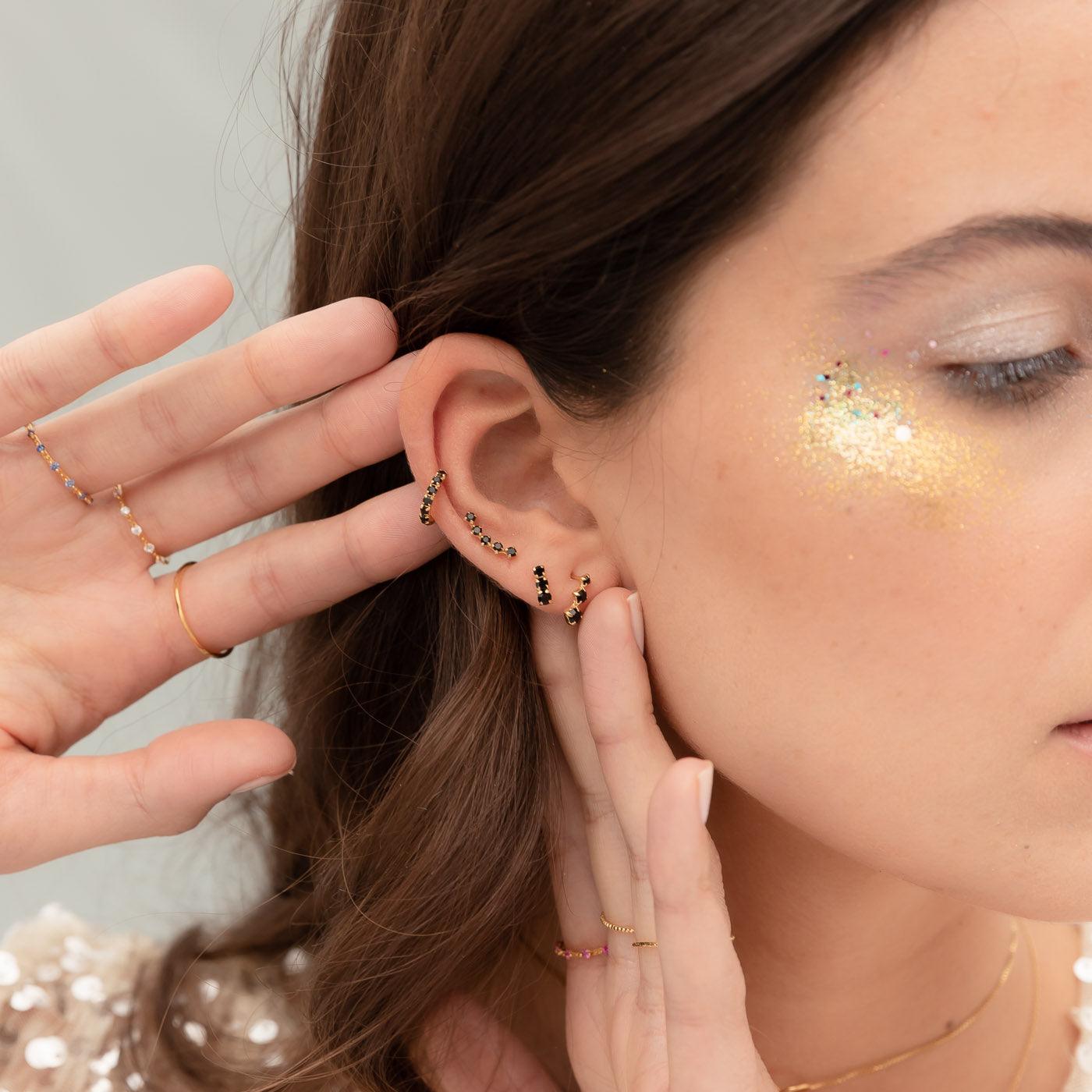 Orecchini Modello Glow Orecchini in argento 925 placcato oro con zirconi neri