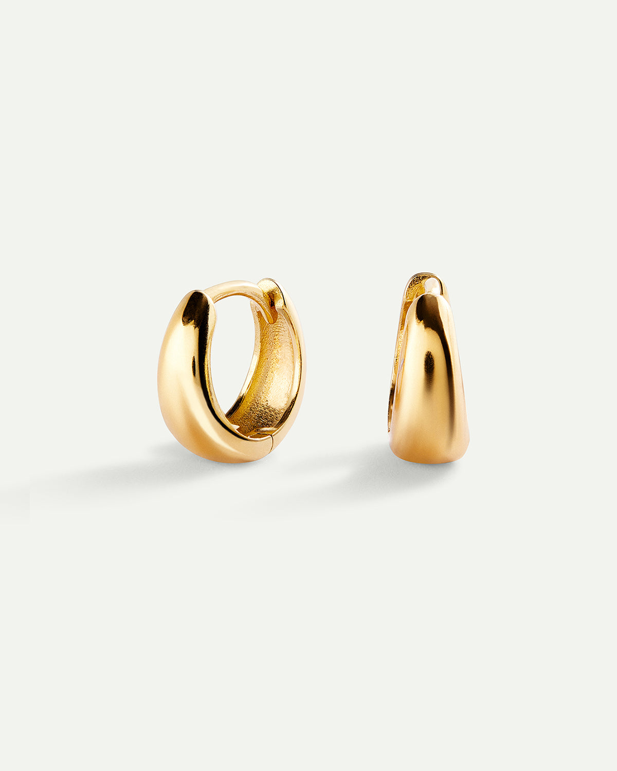 URA M GOLD EARRINGS