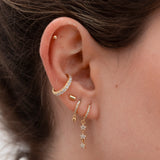 Pendientes Arla Ear Cuff Plata de Ley 925 con Circonitas de Colores acompañado por Pendientes de la Colección