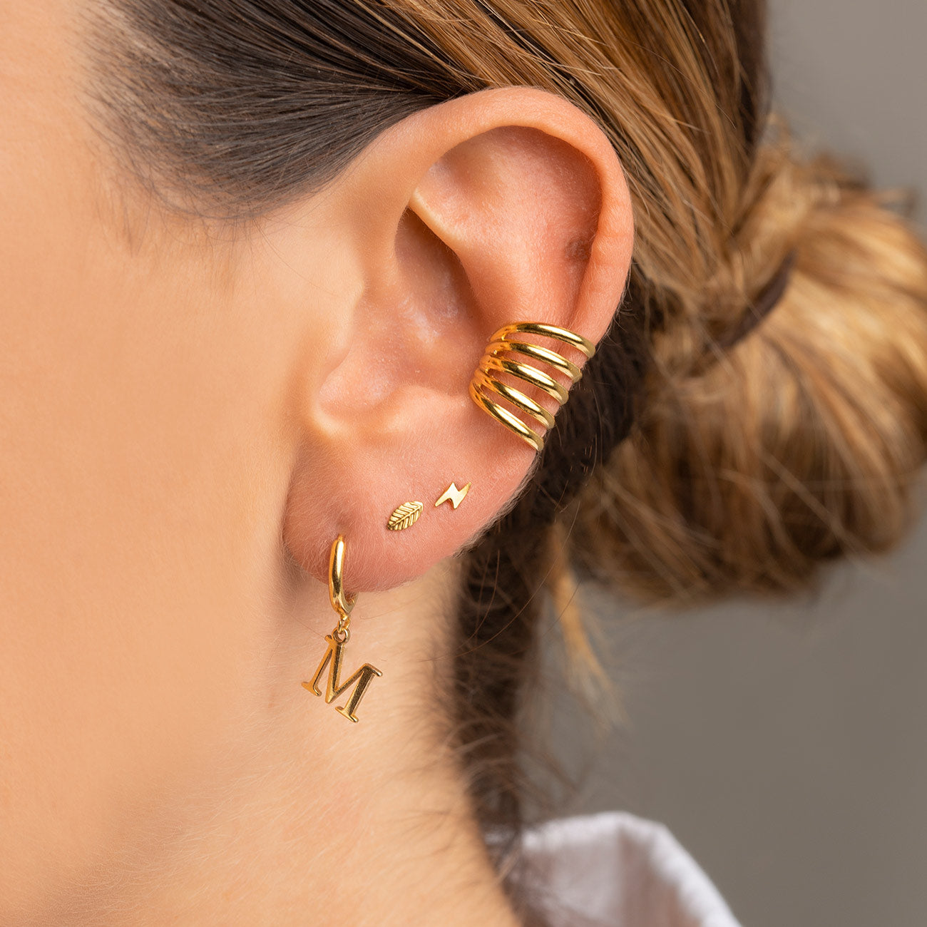 Pendientes Ear Cuff Plata de Ley 925 bañados en Oro acompañado con pendientes de la colección