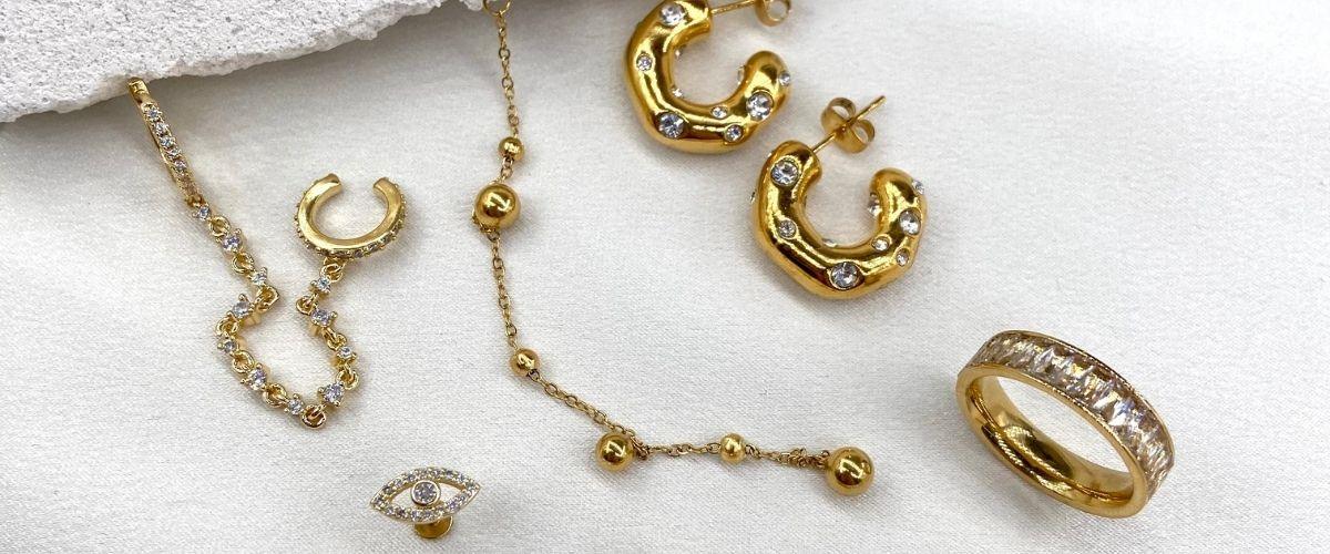 Give jewelry as a Christmas gift: this way you can't go wrong