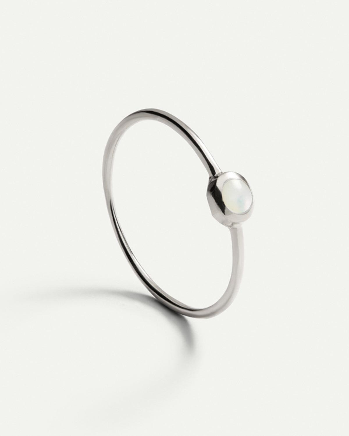 BAGUE EN ARGENT AVEC PIERRE Blanc