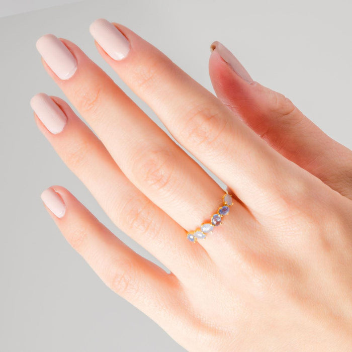 ANELLO IN ORO CON ZAFFIRO BLU