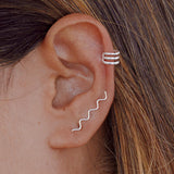 Orecchio con borchie sottili in argento a zig zag